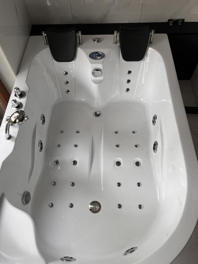 קרקוב Jacuzzi Rakowicka Top Apartments מראה חיצוני תמונה